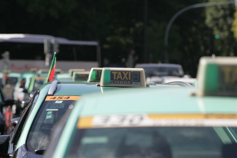 Três taxistas assaltados durante o fim de semana em Lisboa