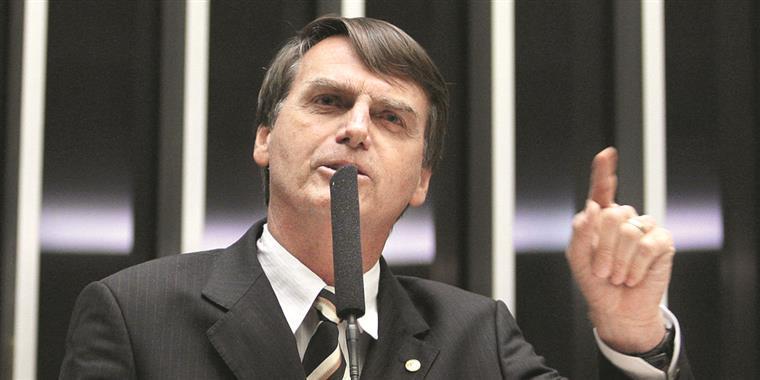 Bolsonaro na China a fazer campanha… pelo Flamengo