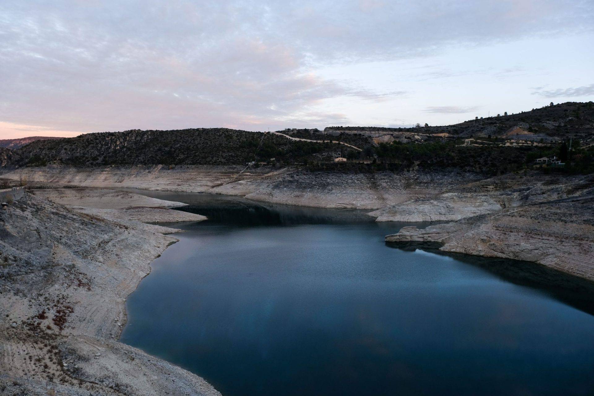 Barragens. Armazenamento de água baixou em setembro