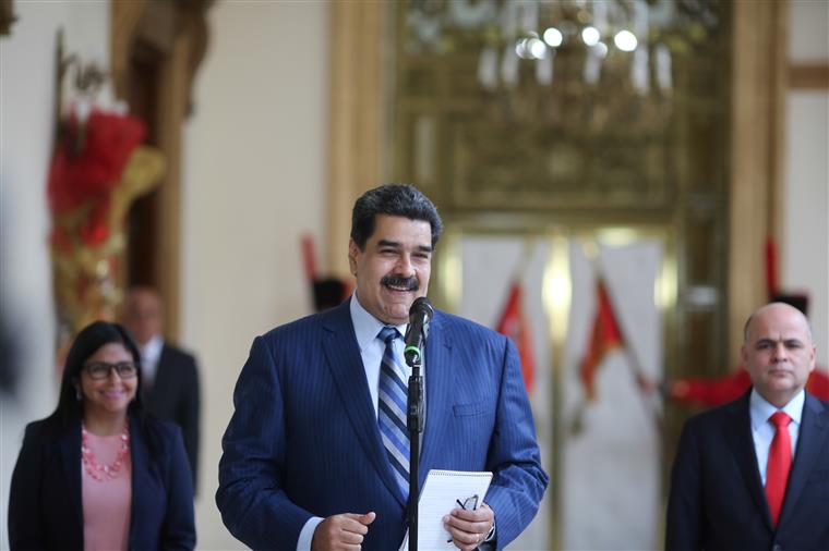 Nicolás Maduro assume presidência face a condenação generalizada