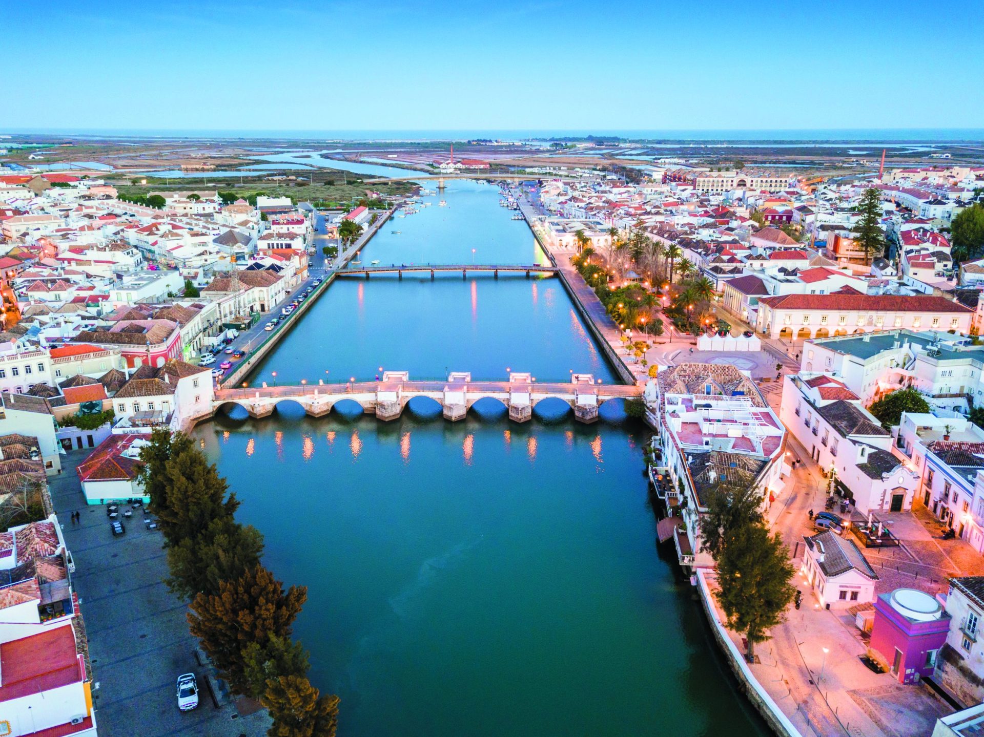 Tavira. Adeus, ponte militar. Olá… mono de betão?