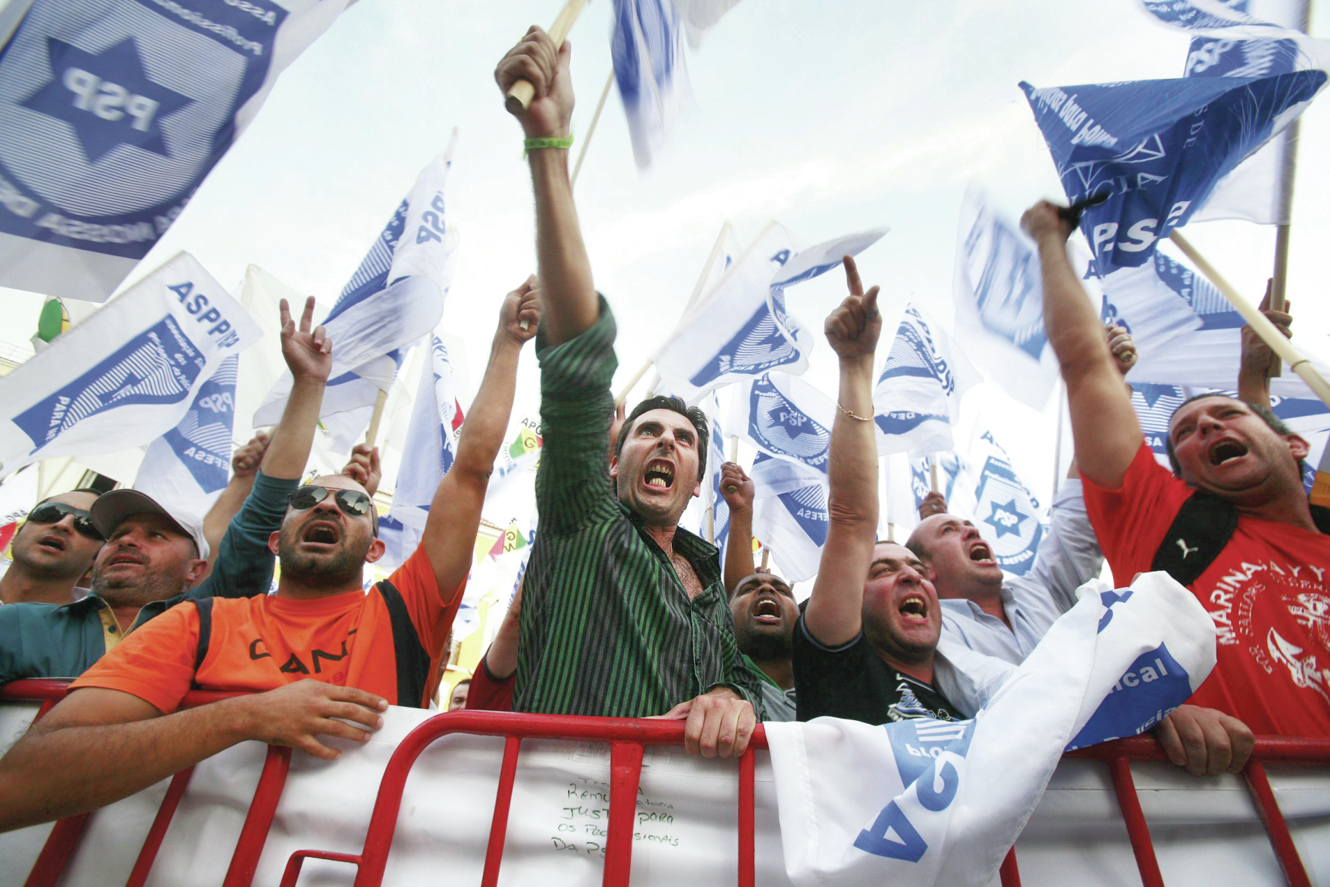 Manif. Mais de dez mil polícias em protesto numa missão que pode ser  de alto risco