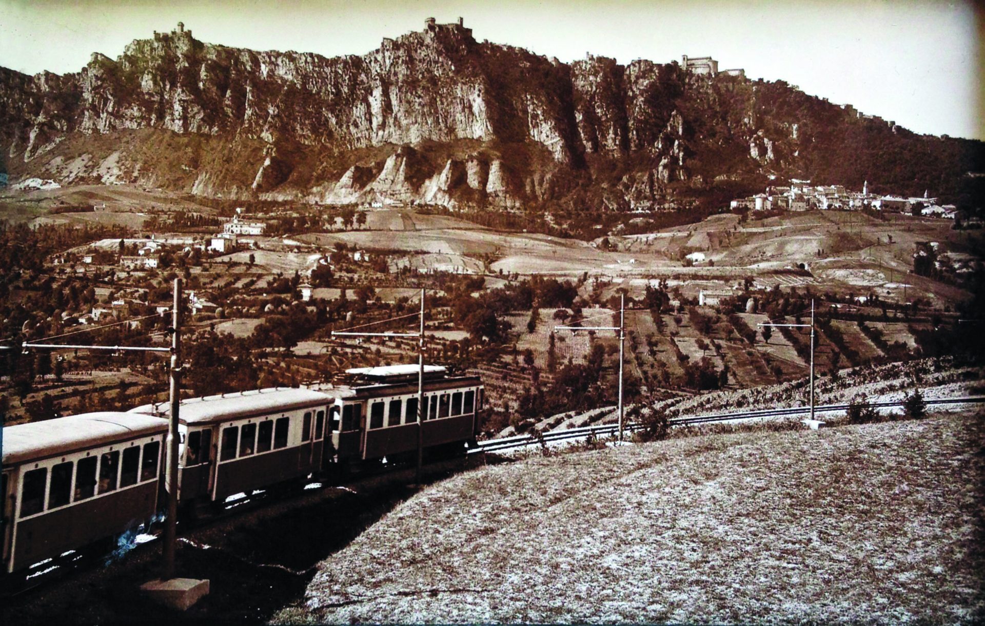 19 de novembro  de 1956. Do alto do penedo mandaram lixar Napoleão