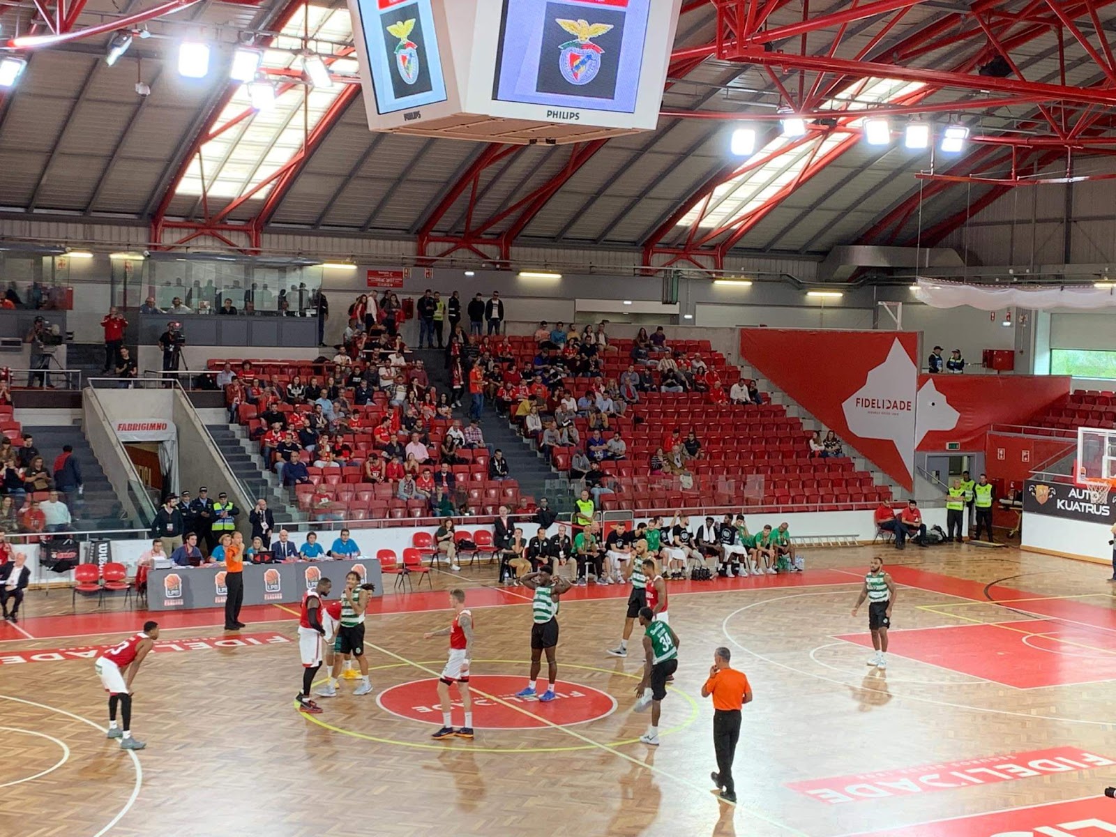 Basquetebol. Benfica bate Sporting no regresso do dérbi lisboeta