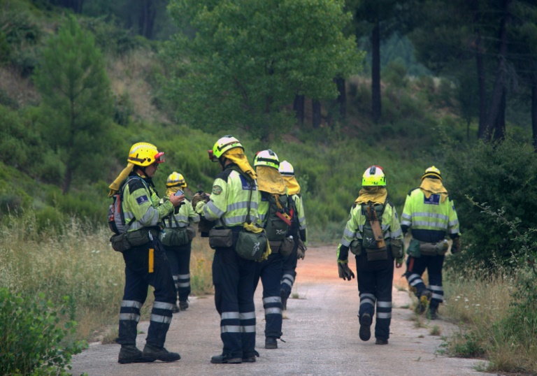 Espanha. Esforço para salvar criança presa num buraco