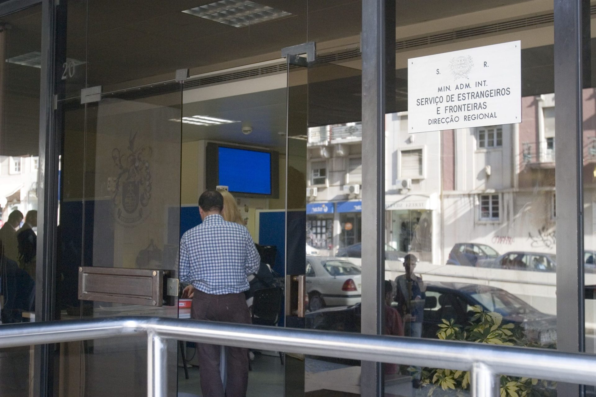 CML pede reforço dos meios do SEF