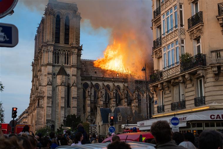 Dois séculos depois, Notre-Dame volta  a não ter Natal