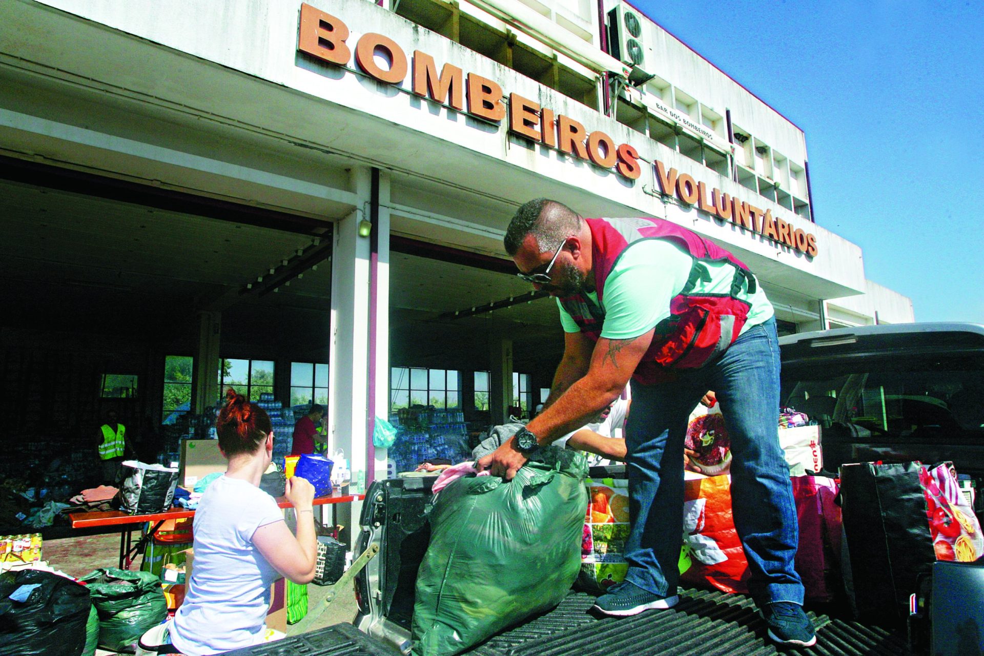 Dar faz bem. O que diz a ciência sobre os benefícios do voluntariado