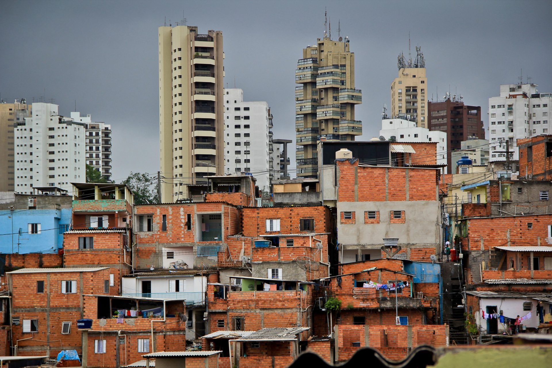 Tragédia em baile funk numa favela de São Paulo