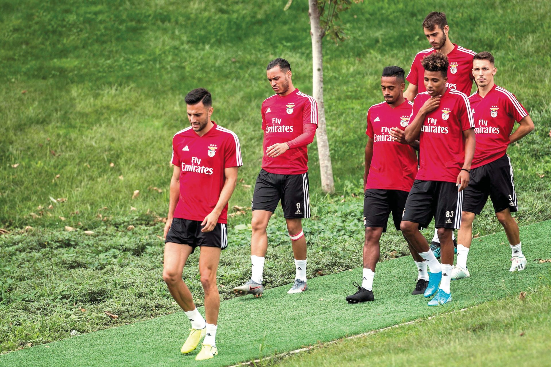 Campeonato. Lá vai Lisboa com o seu arquinho e balão…