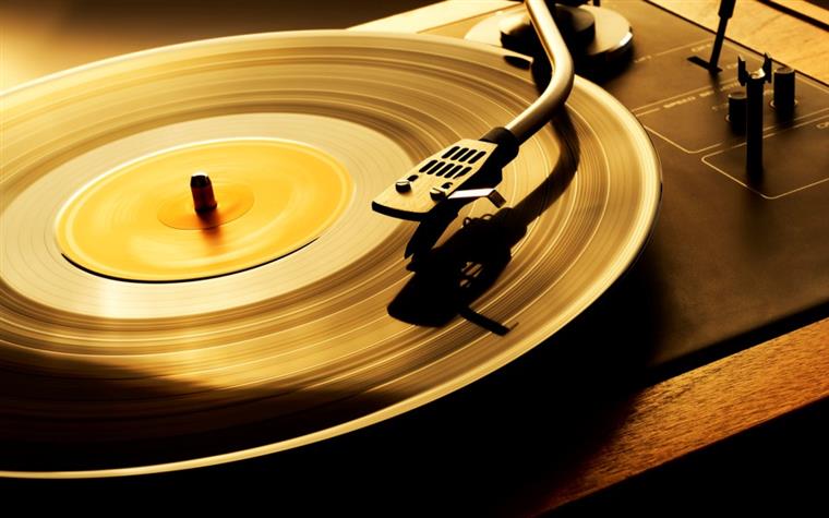 2018. Streaming cresce, vinil sobrevive, CD morre