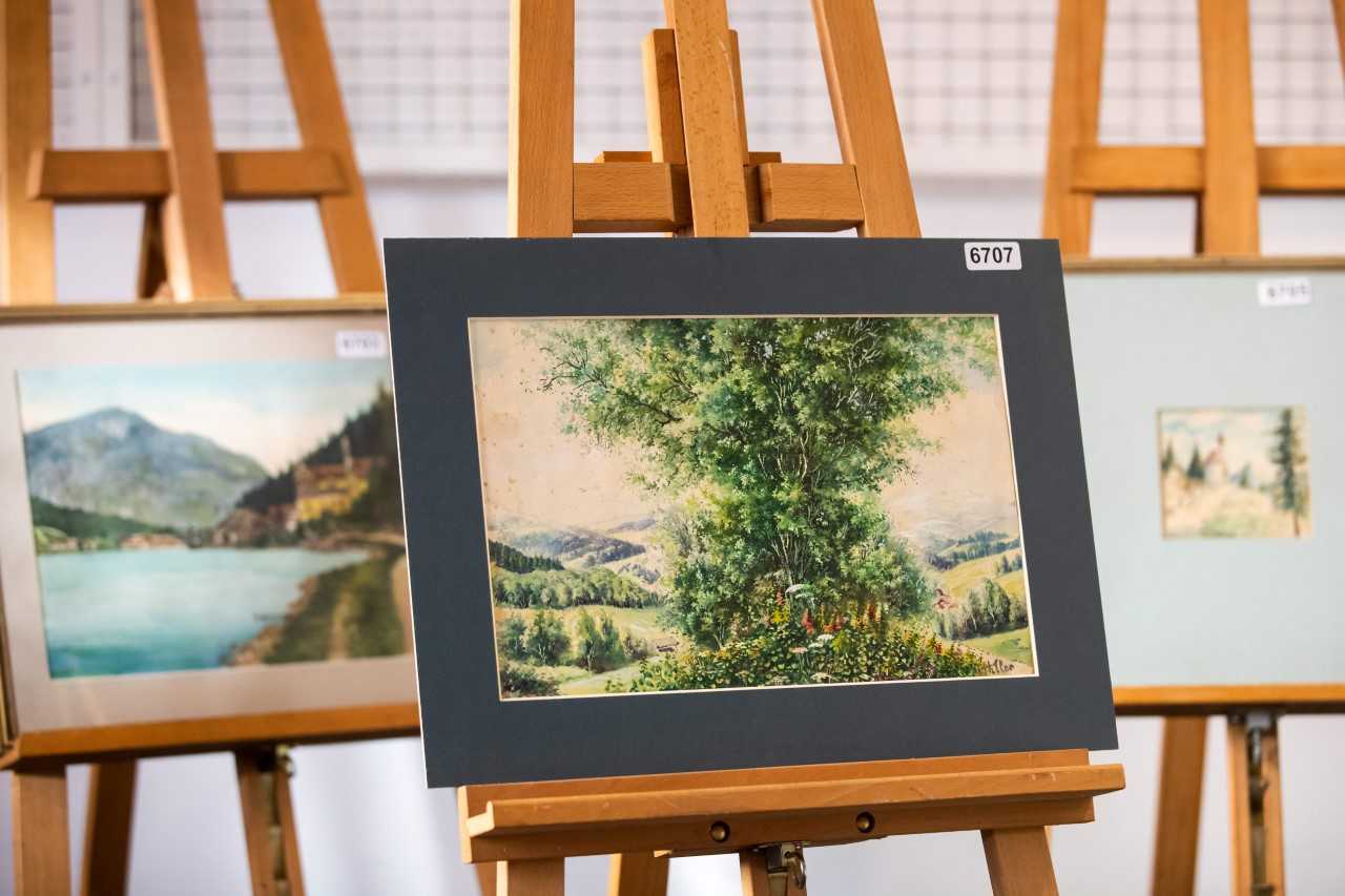 Pinturas de Hitler ficam sem comprador em leilão