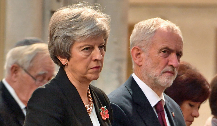 Brexit. May descarta união aduaneira de Corbyn