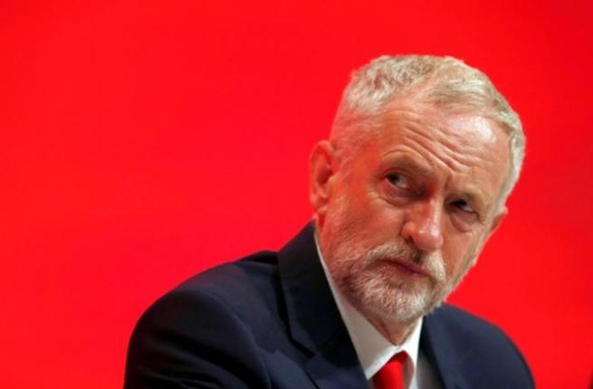 Reino Unido. Sete deputados rompem com Corbyn