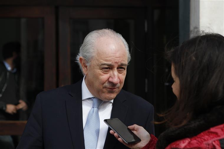 António Costa criticado por convidar pai e filha para ministros