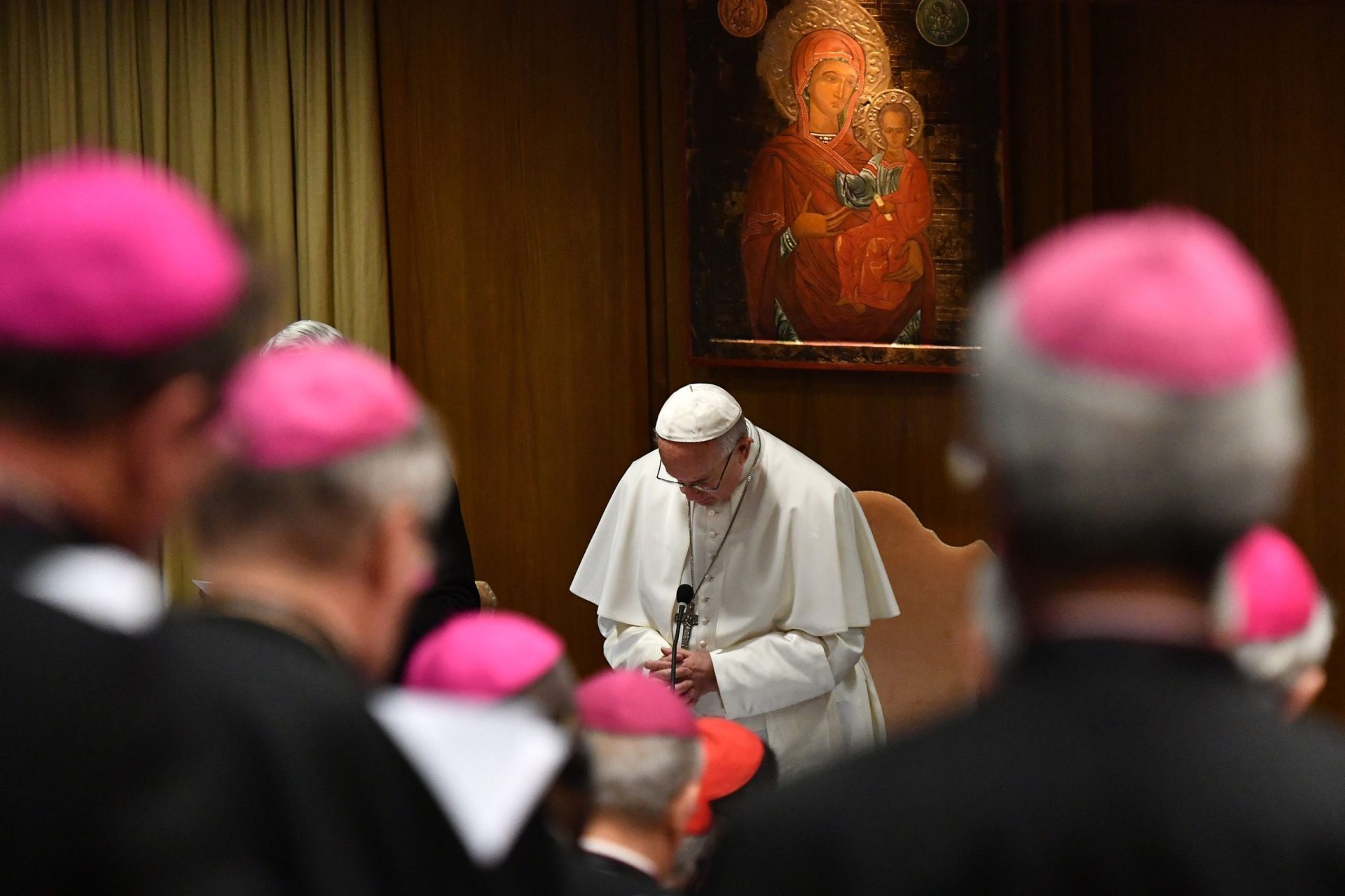 Vaticano. Papa pede que se oiçam as vítimas “que pedem justiça”