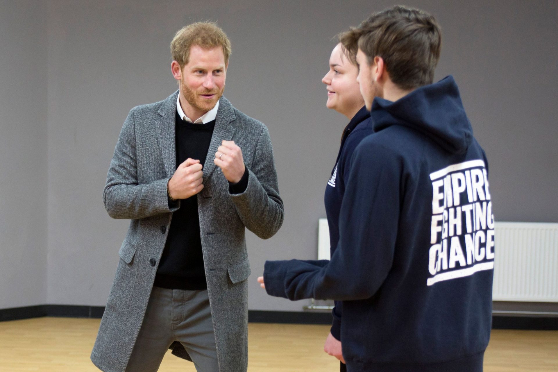 Príncipe Harry pediu para ficar a sós com menino que perdeu o pai há sete anos