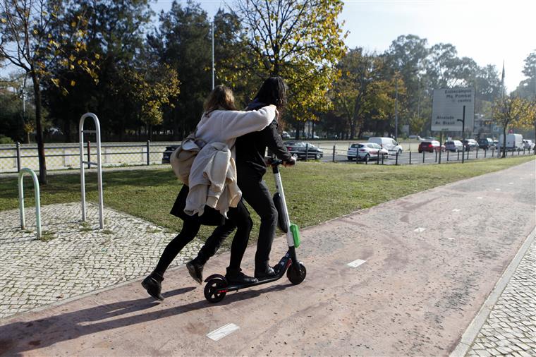 Patrulha Lime vai estacionar as trotinetes em Lisboa