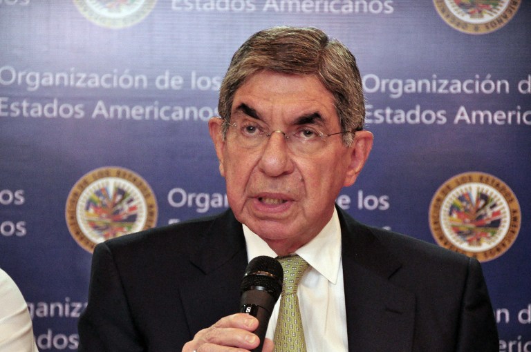 Nobel da Paz Óscar Arias acusado de abusos sexuais