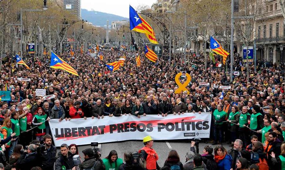 Independentistas convocam manifestações contra o julgamento dos seus líderes