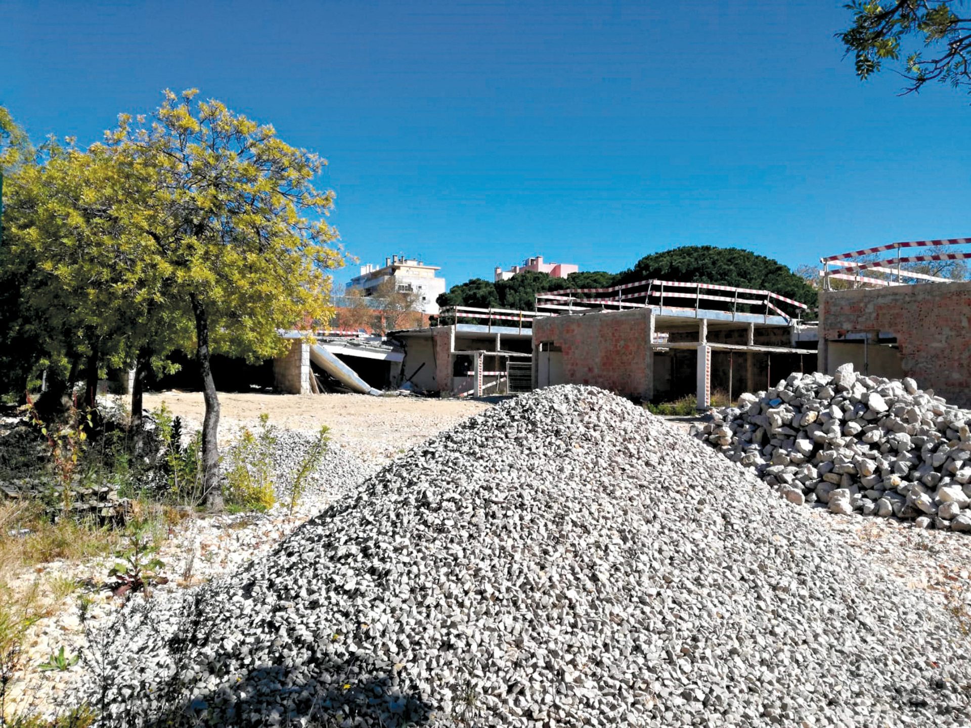 Escola Básica Teixeira de Pascoais. Aulas metidas nos contentores