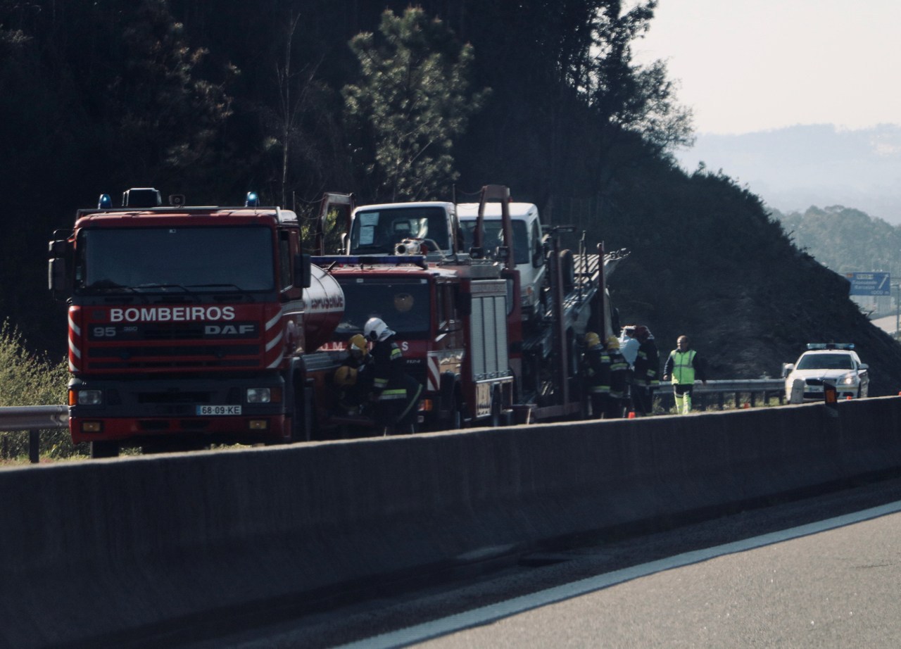 Reboque ardeu na A28 em Esposende