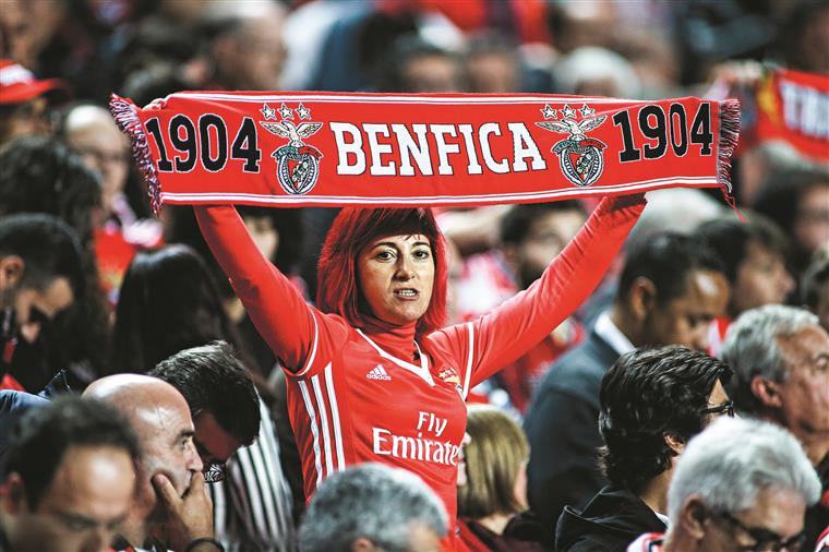 Benfica vence no Dragão e assume a liderança do campeonato