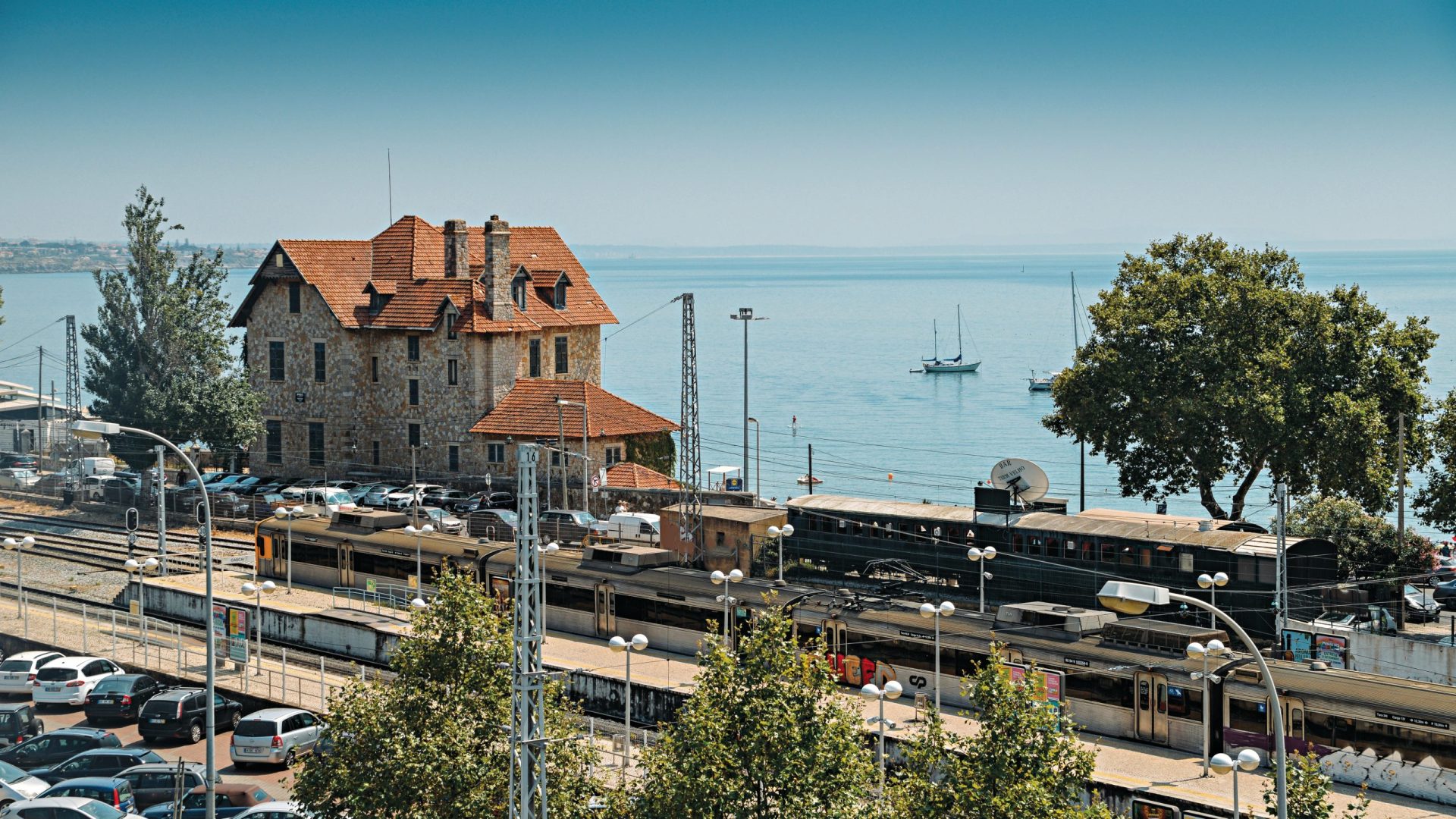 Cascais. Autarquia renegoceia acordo sobre estacionamentos com CP