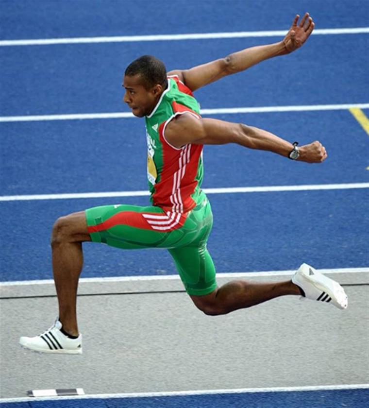 Nelson Évora é vice-campeão de pista coberta