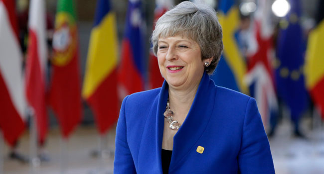 Brexit. Líderes europeus oferecem presente envenenado a May