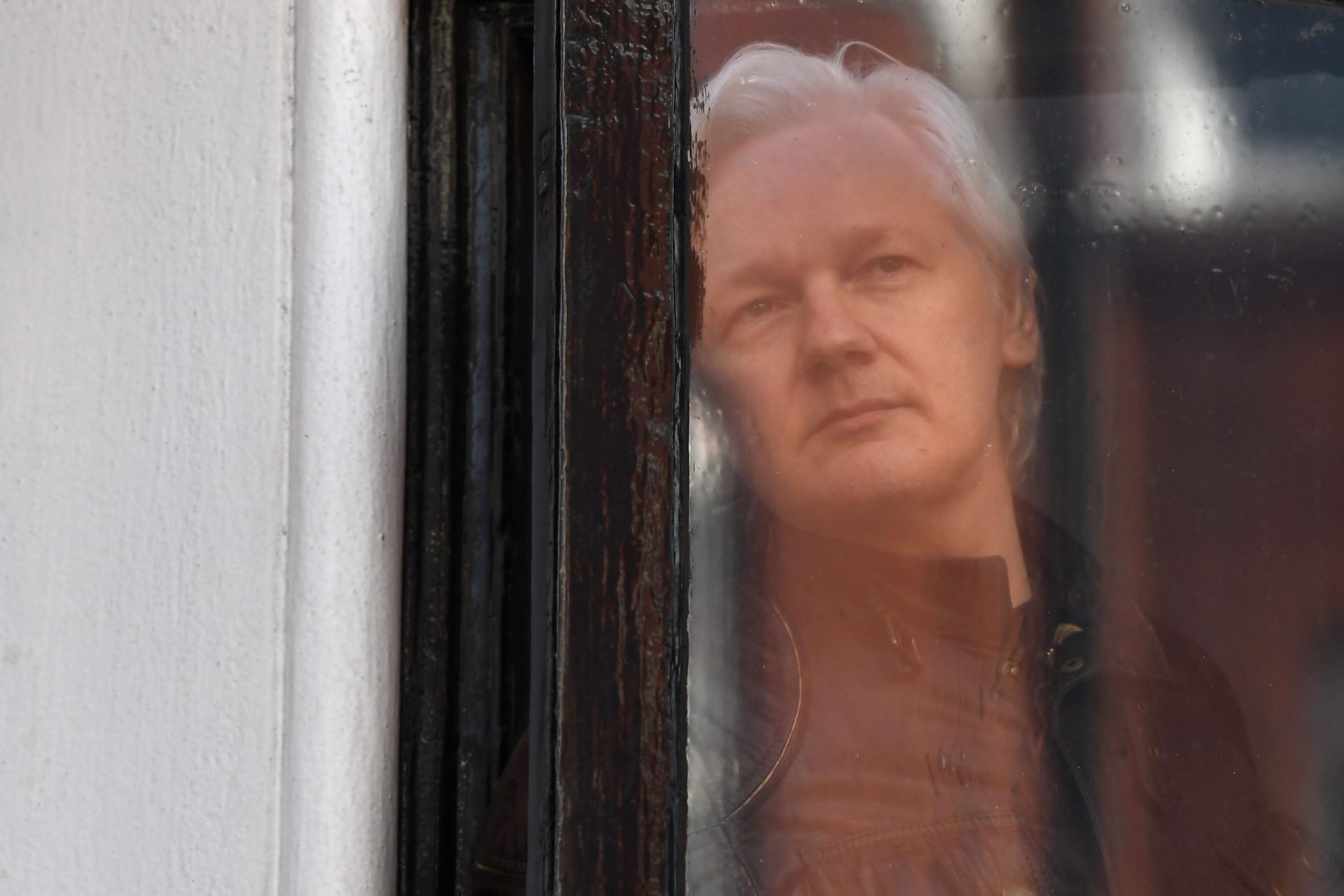 Julian Assange detido em Londres