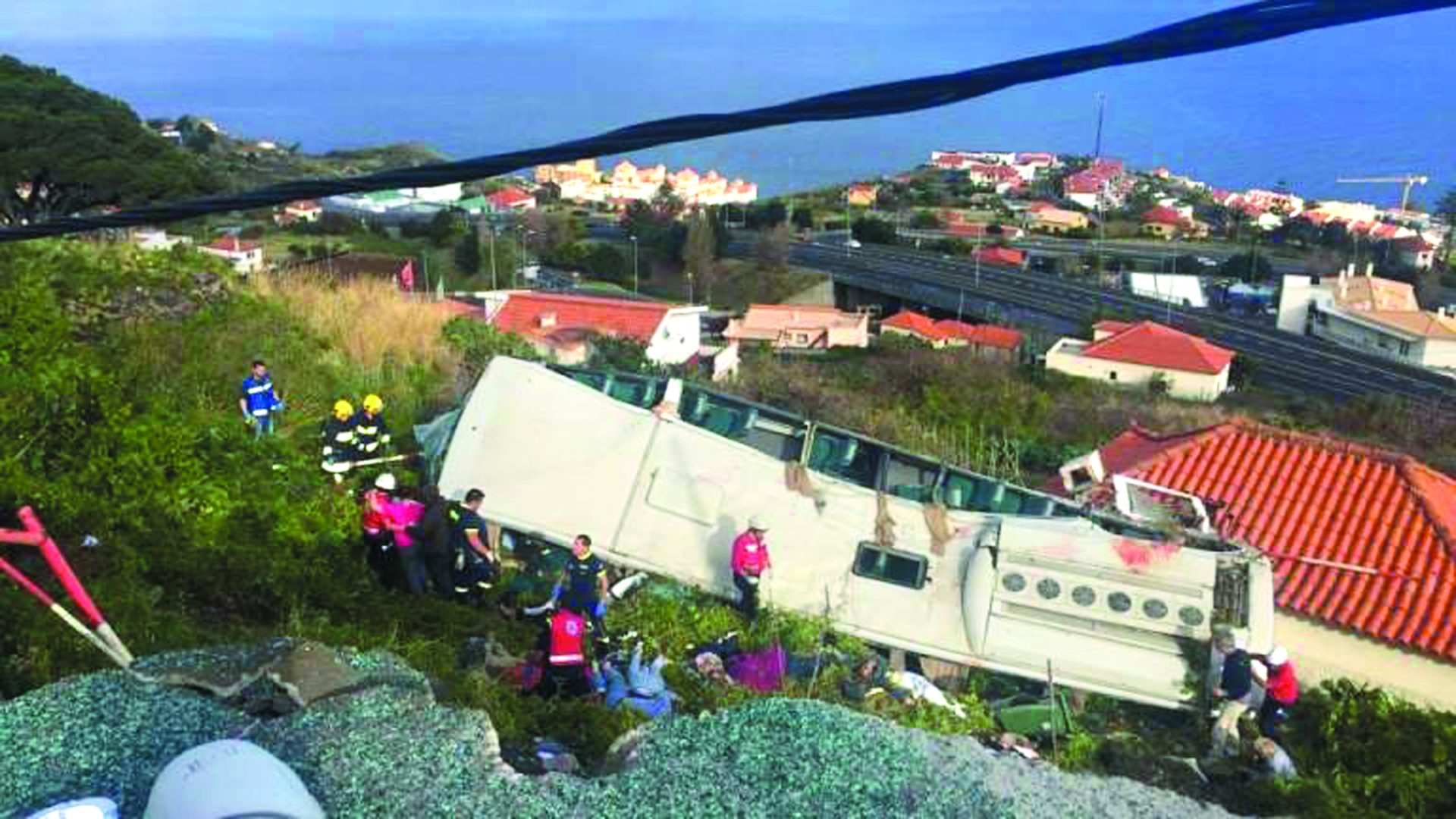 Madeira. Capotamento de autocarro turístico provoca 28 mortos