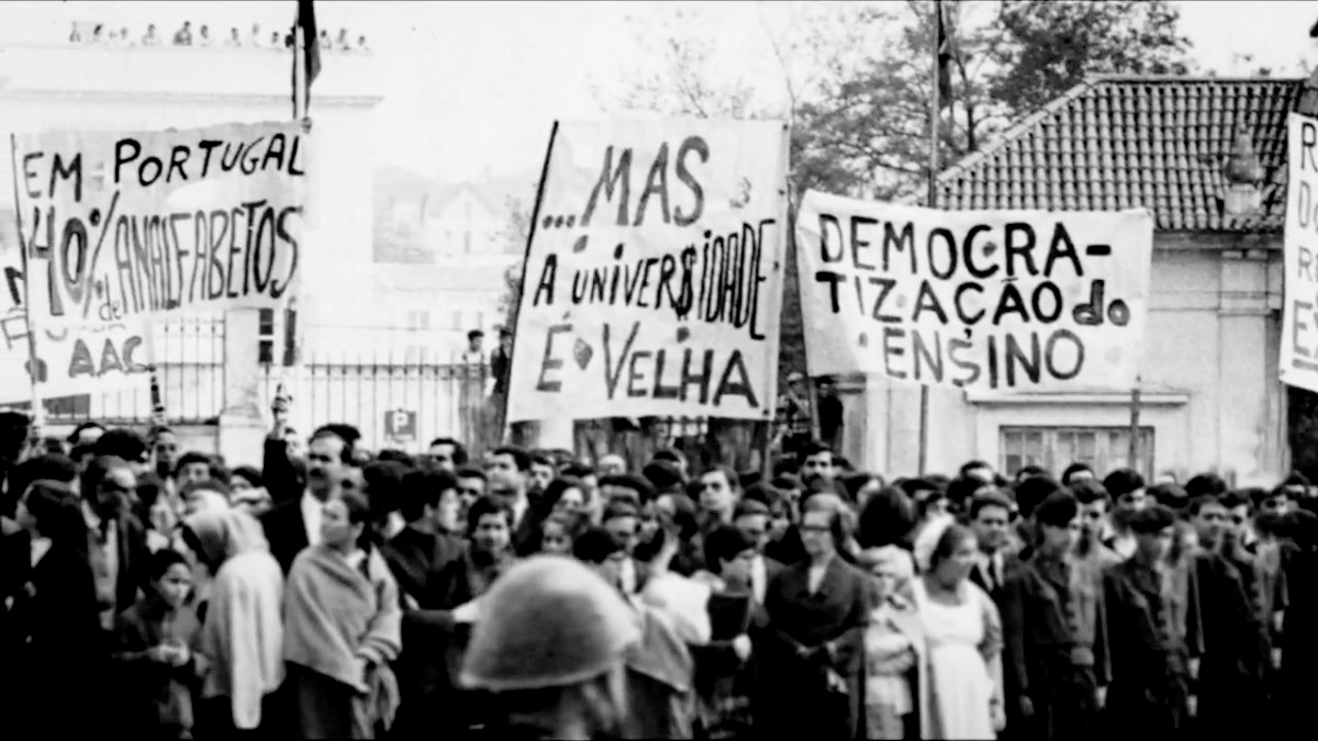 O dia em que começou a luta  das capas negras