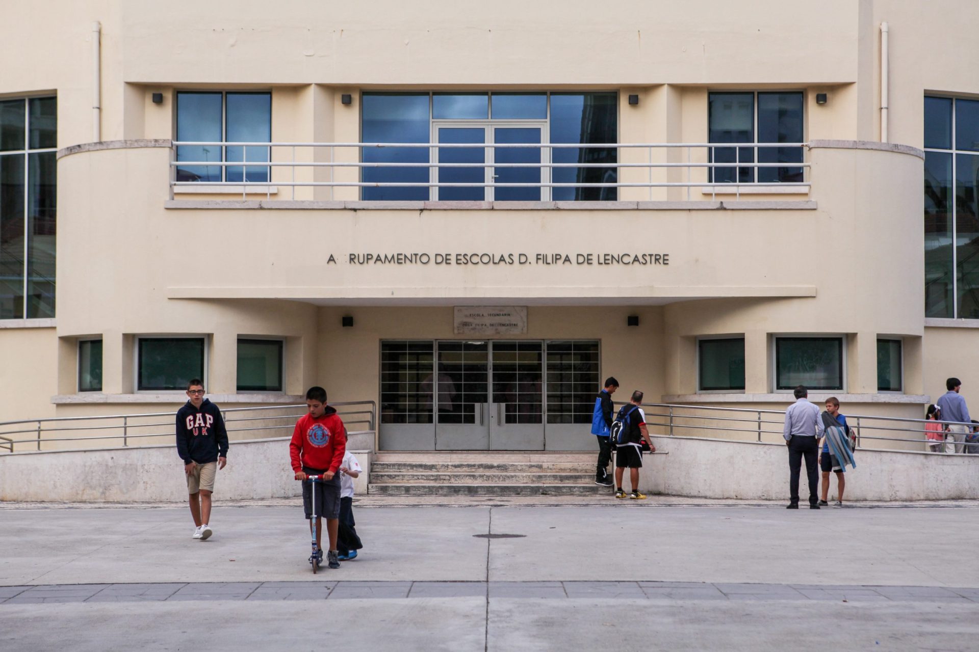 Escolaridade obrigatória de 12 anos. A escola pode ser mais atrativa?