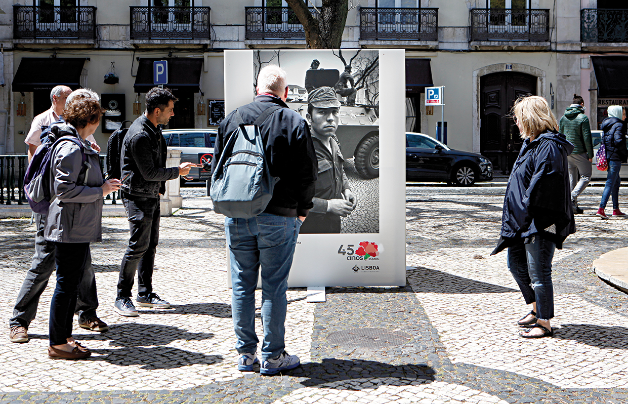 No largo do Carmo, já ninguém é daquele tempo