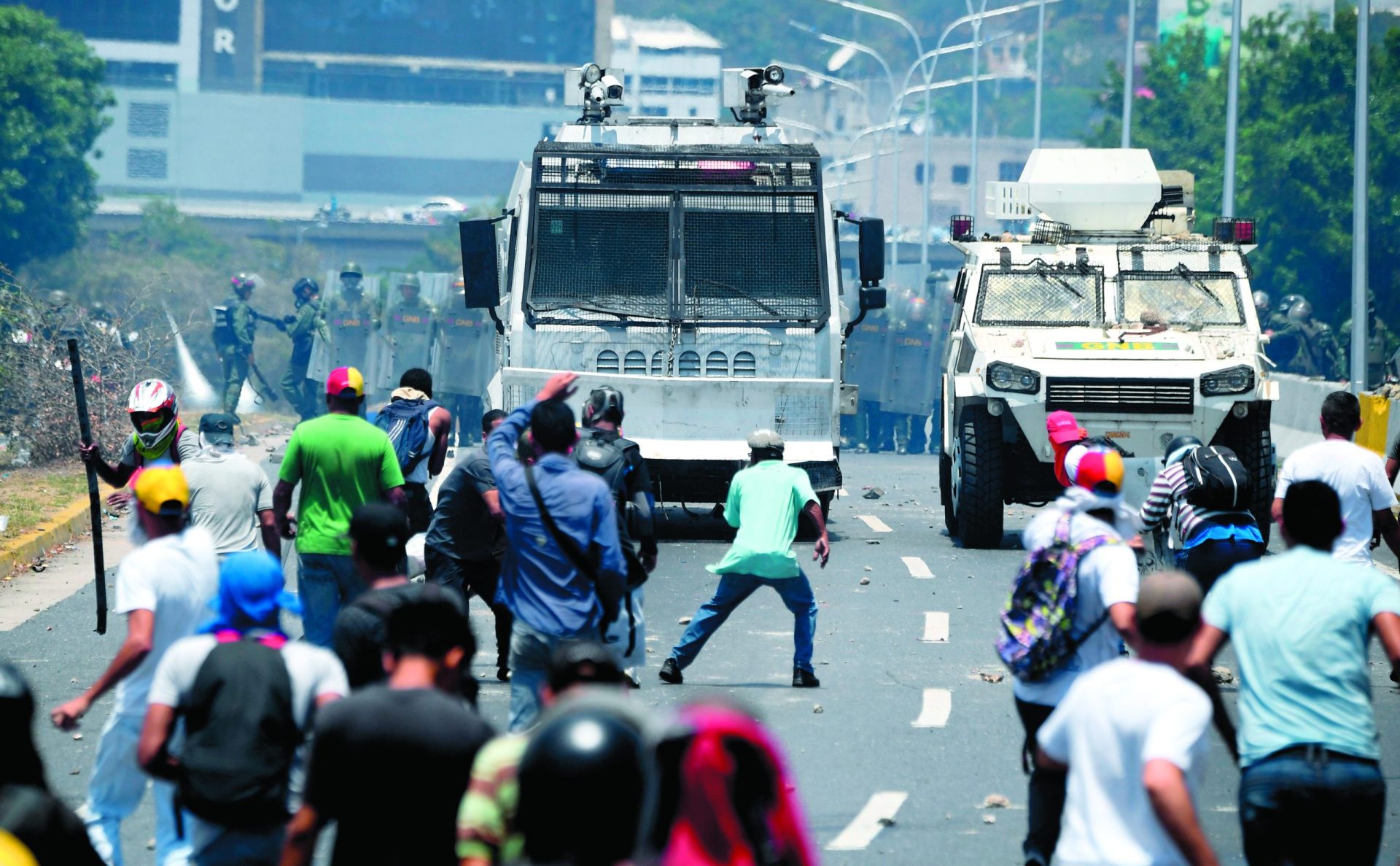Venezuela. Entre o golpe e a repressão, Caracas está a ferro e fogo
