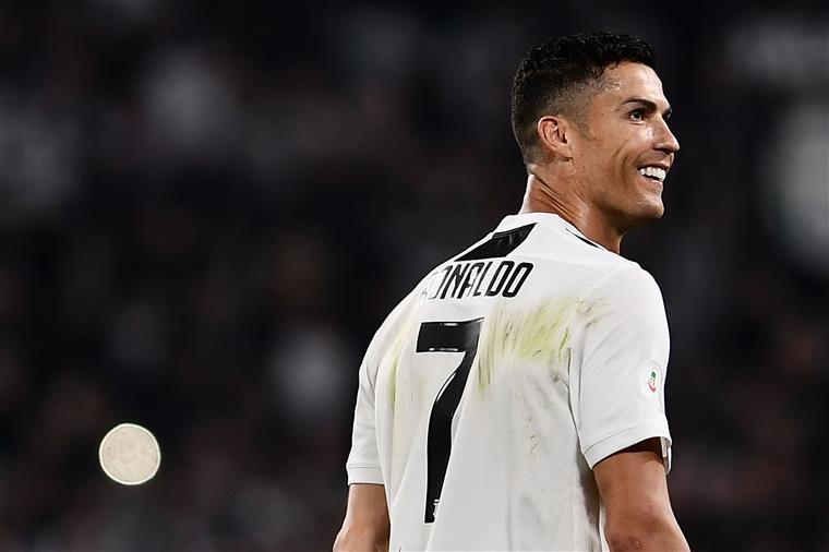 Liga dos Campeões. Ronaldo vai ser titular, garante treinador da Juve