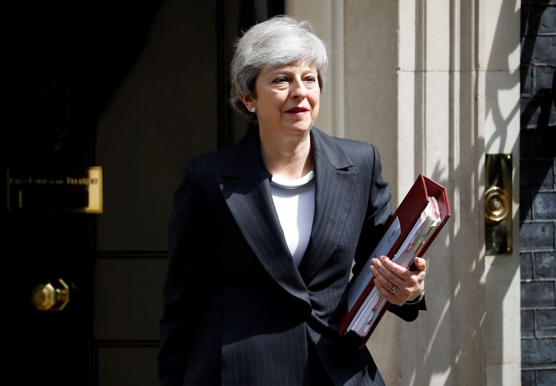 É oficial: Theresa May apresenta demissão