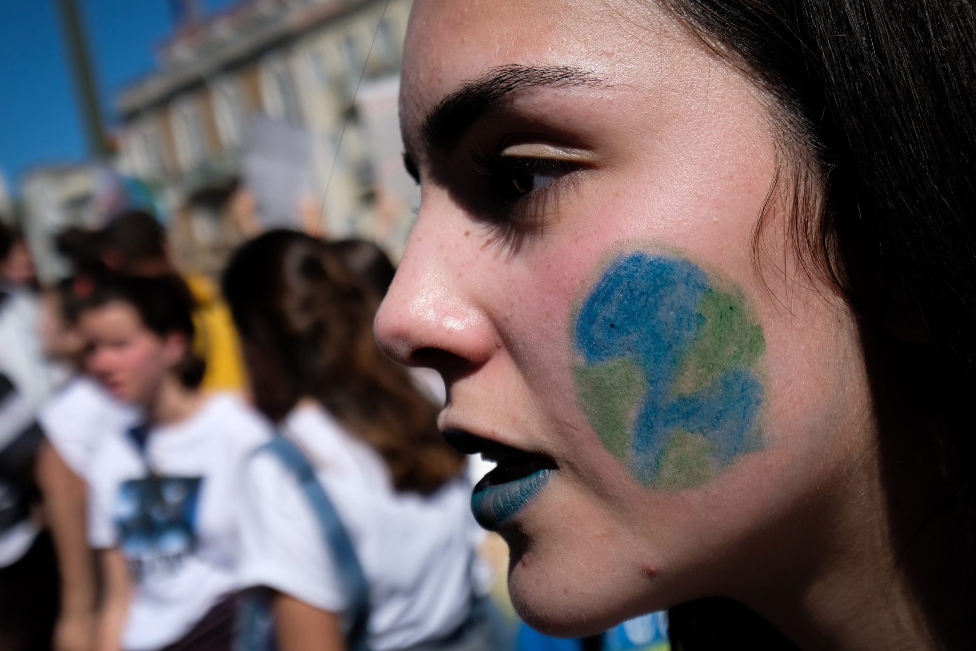 Cinco mil jovens protestam pelo clima em frente à Assembleia da República