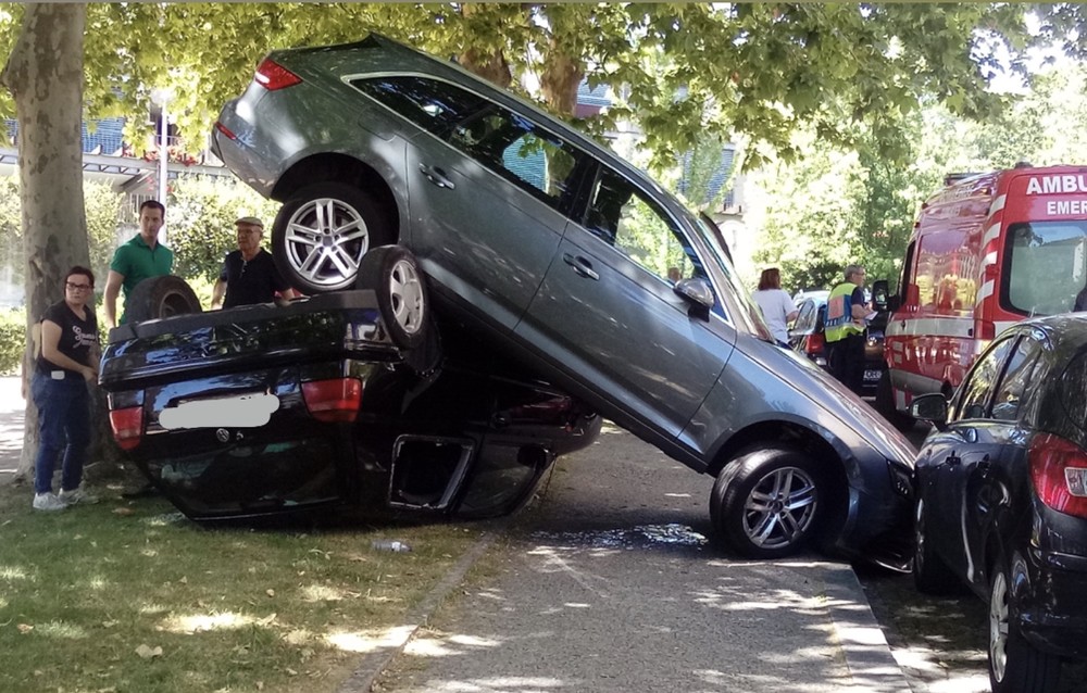 Acidente aparatoso com cinco carros em Guimarães