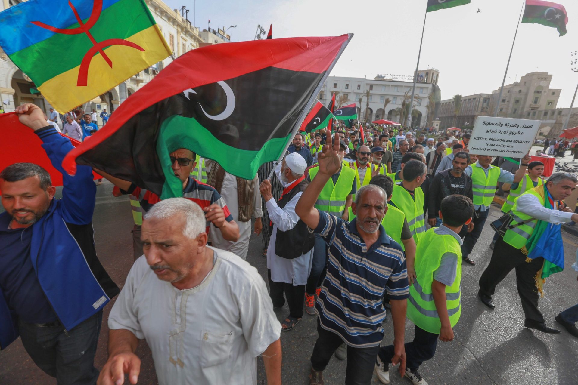 Líbia. Ramadão não vai dar lugar  a pausa na ofensiva de Haftar