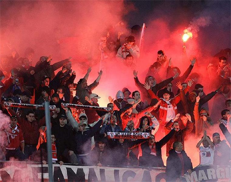 Rio Ave-Benfica. Bilhetes esgotados para o potencial jogo do título