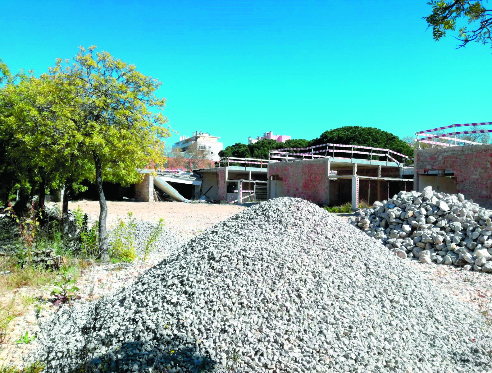 Escola Básica Teixeira de Pascoais. Obras continuam paradas