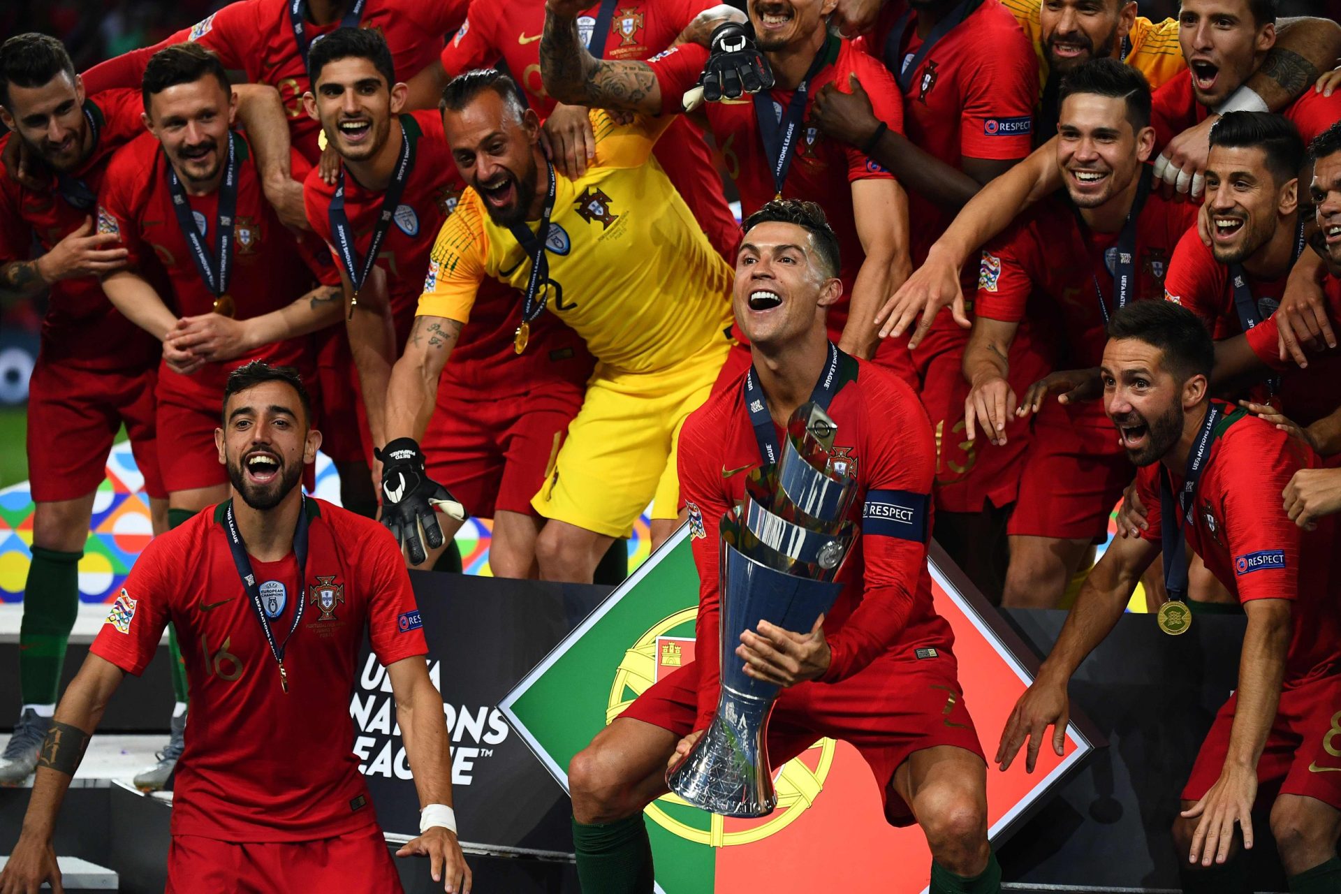 Portugal.  Eles estão aí, vivendo esse momento lindo…