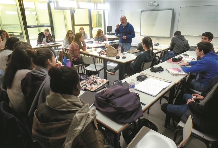 Escolas podem ter semestres em vez de períodos