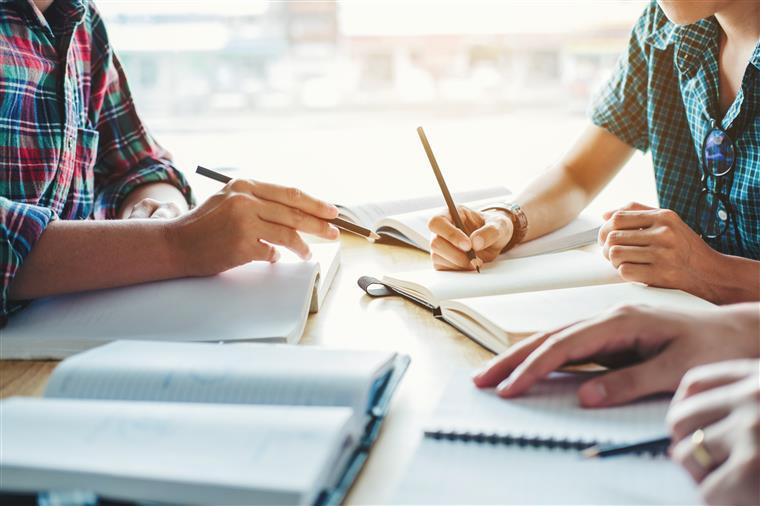 Exames nacionais começam hoje