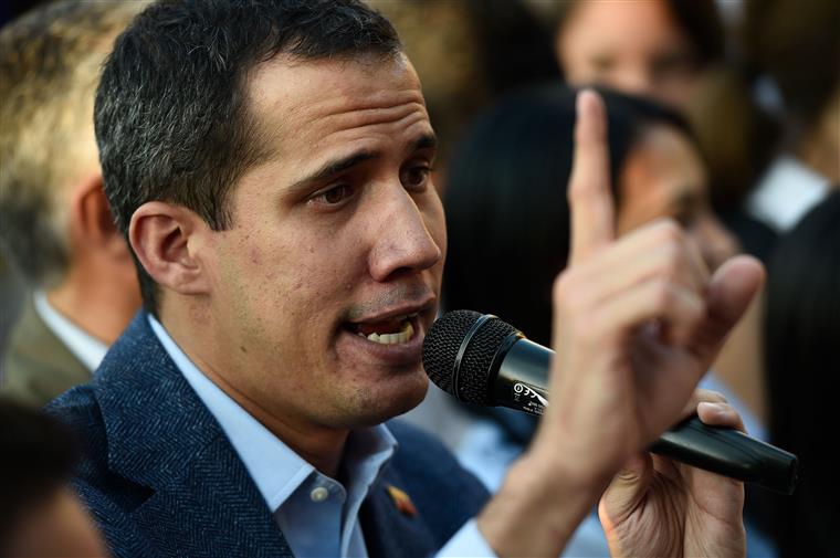 Juan Guaidó vai ser investigado por suspeita de corrupção