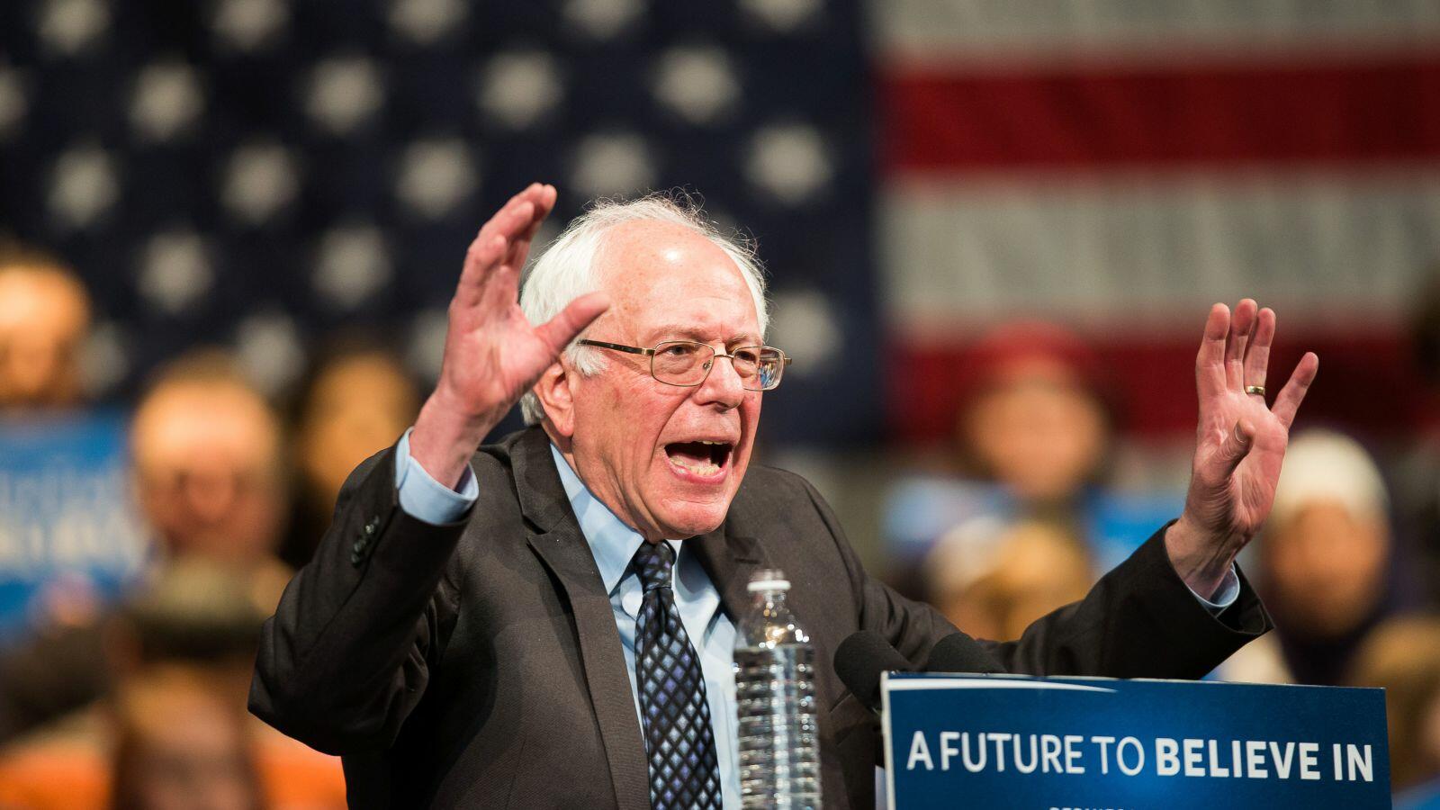 Bernie Sanders quer eliminar a dívida estudantil