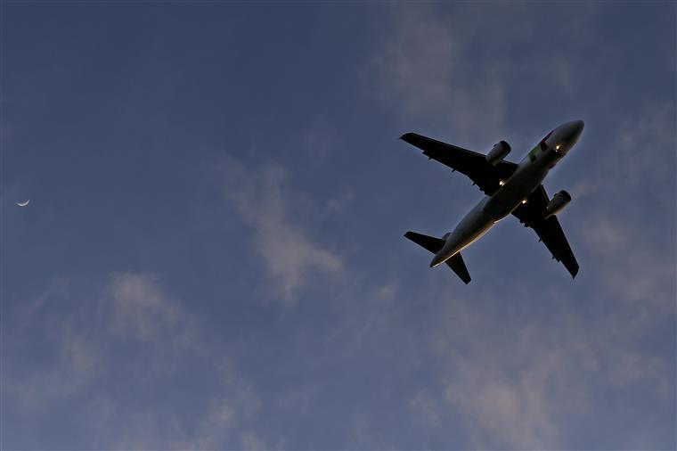 Avião obrigado a aterrar de emergência no Porto