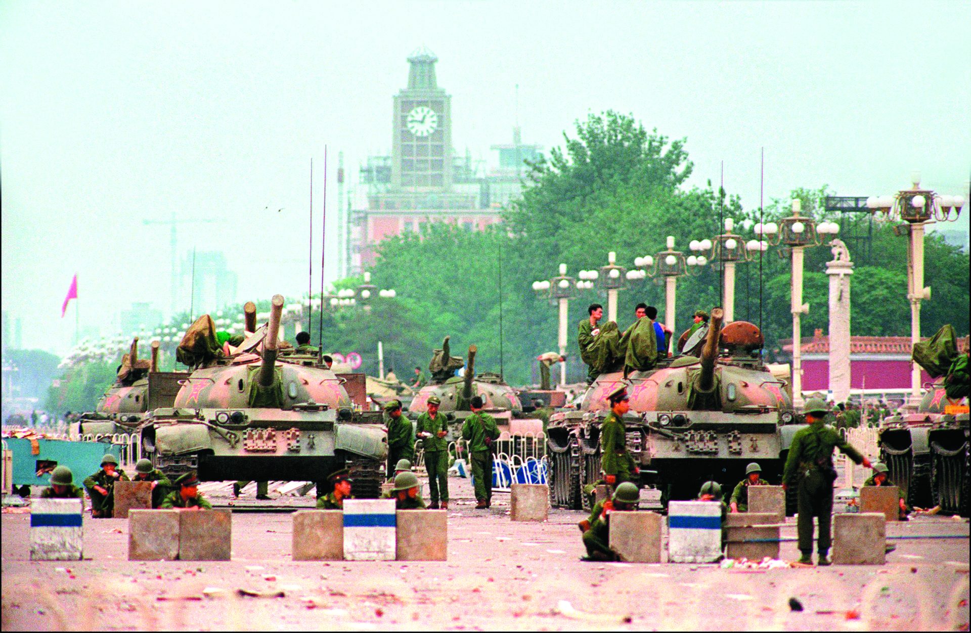 Tiananmen. UE pede libertação dos presos  e condena silêncio